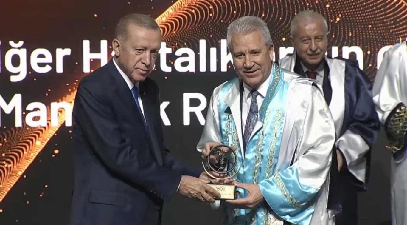 Cumhurbaşkanı Erdoğan ödülleri verdi: Ege Üniversitesine Milli Yenilik Ödülü