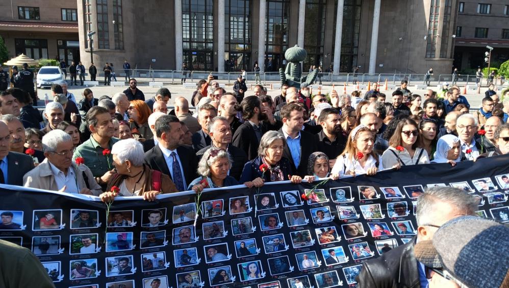 Ankara Garı saldırısında hayatını kaybedenler 8.yılında törenle anıldı