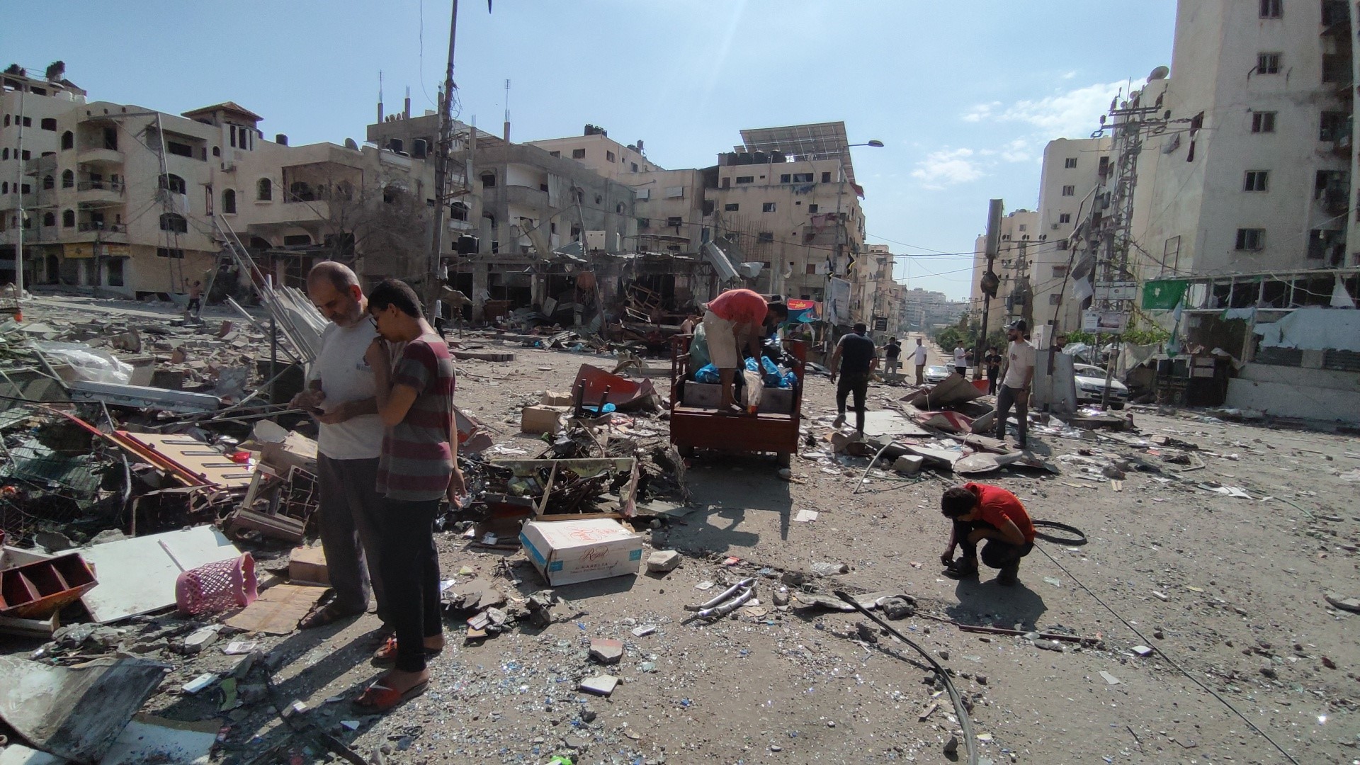 İsrail’in vurduğu Al-Karama Mahallesi’ndeki yıkım görüntülendi