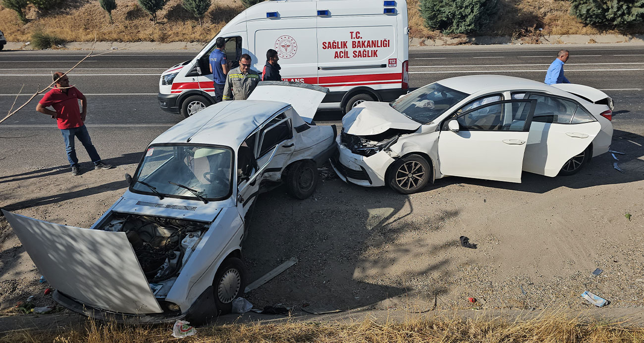 Adıyaman’da iki otomobil çarpıştı: 4 yaralı