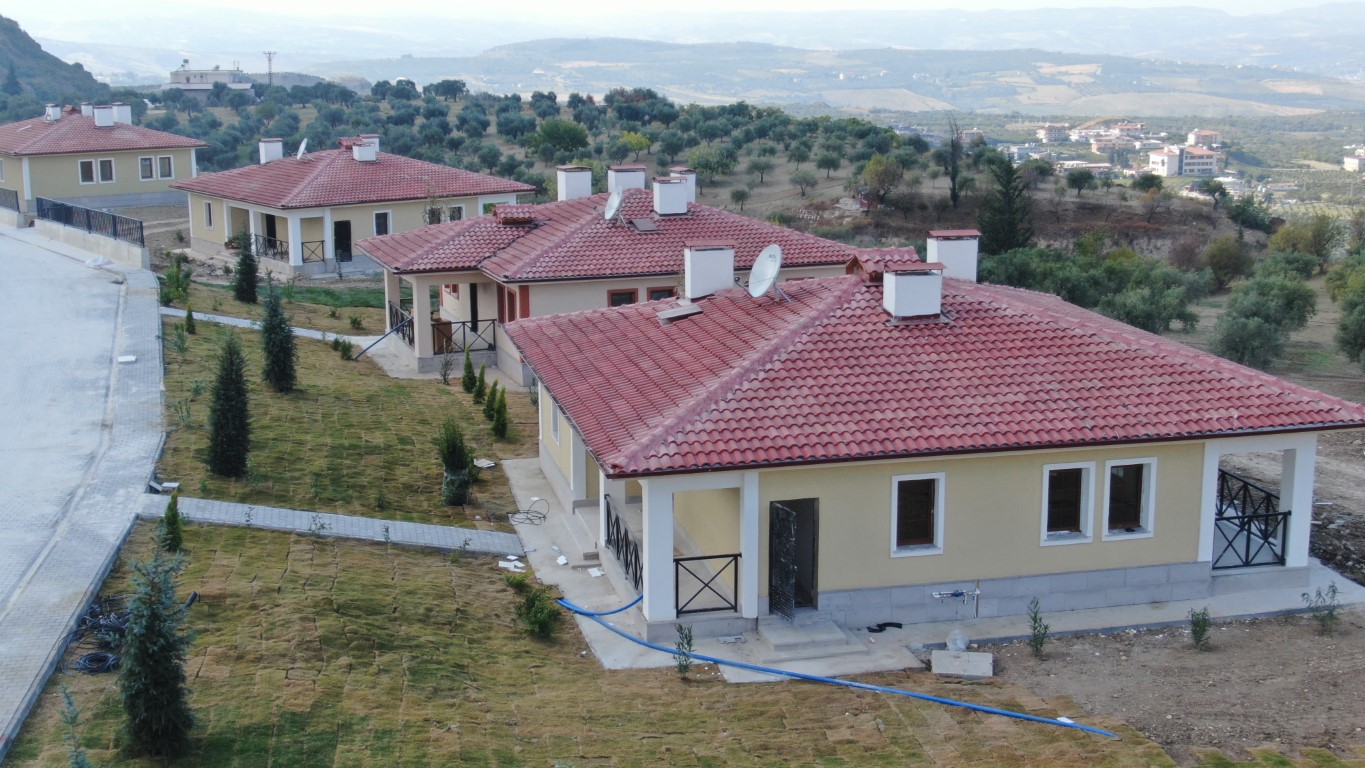 Enkaz kentte depremzedeler, hayal bile edemedikleri evlerine kavuştular