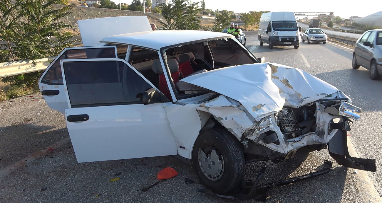 Kırıkkale’de iki otomobil çarpıştı: 3 yaralı