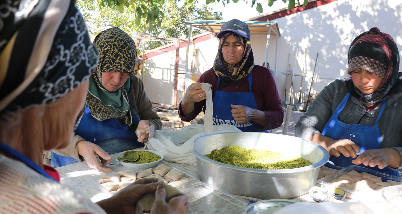 Depremzedelerin sucuk ve pestil telaşı