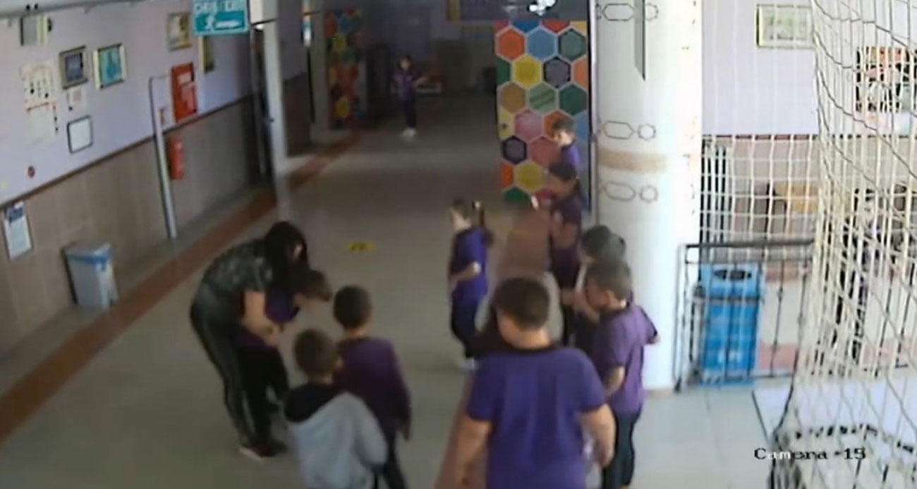 Öğrencinin boğazına kaçan portakalı öğretmeni çıkardı
