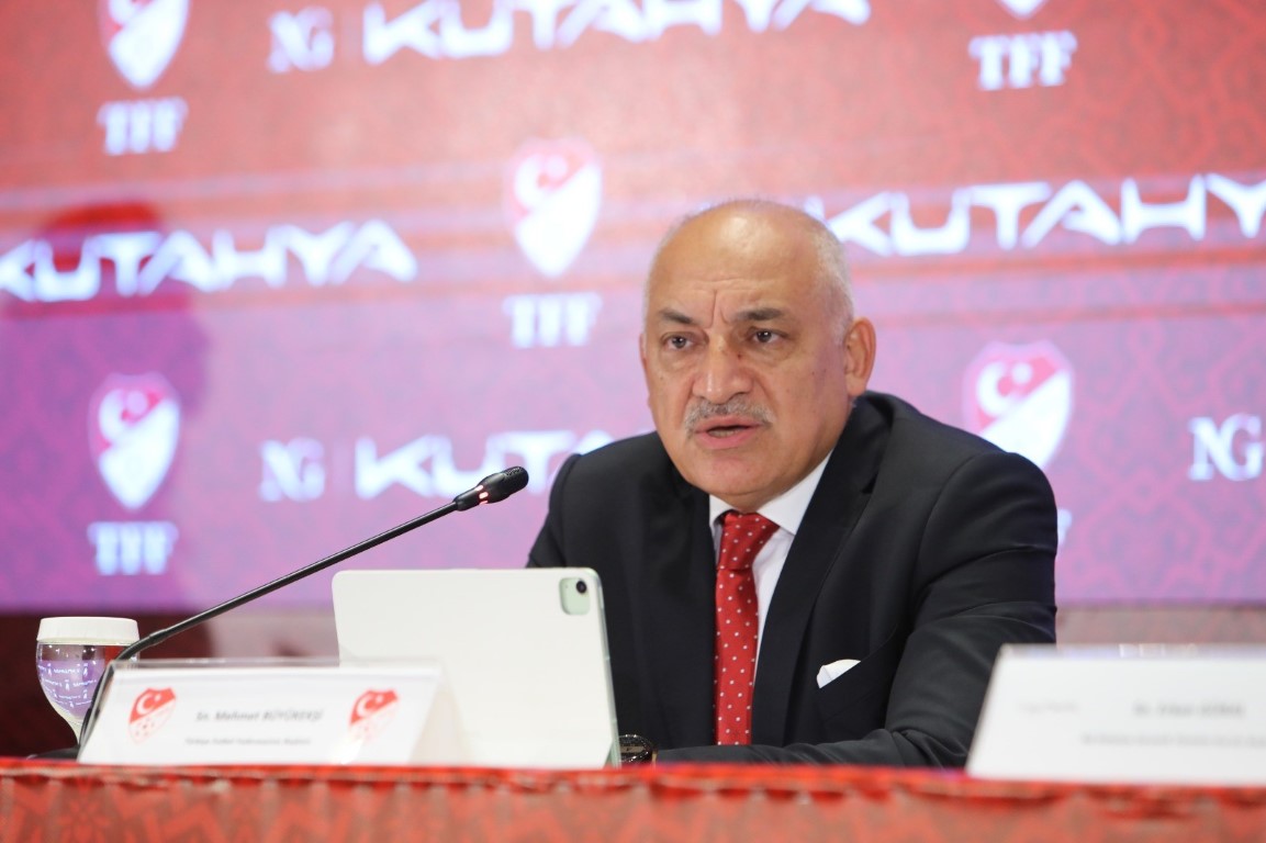 Türk futbol tarihinde ilk kez hakem formalarına sponsor alındı