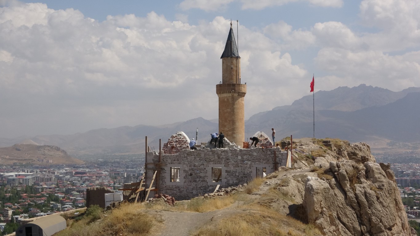 Osmanlı’nın Van’daki sembolü yeniden ibadete açılıyor