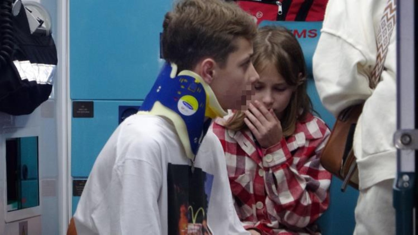 Aynı istikamete giden tur minibüsleri çarpıştı, 4’ü turist 6 yaralı