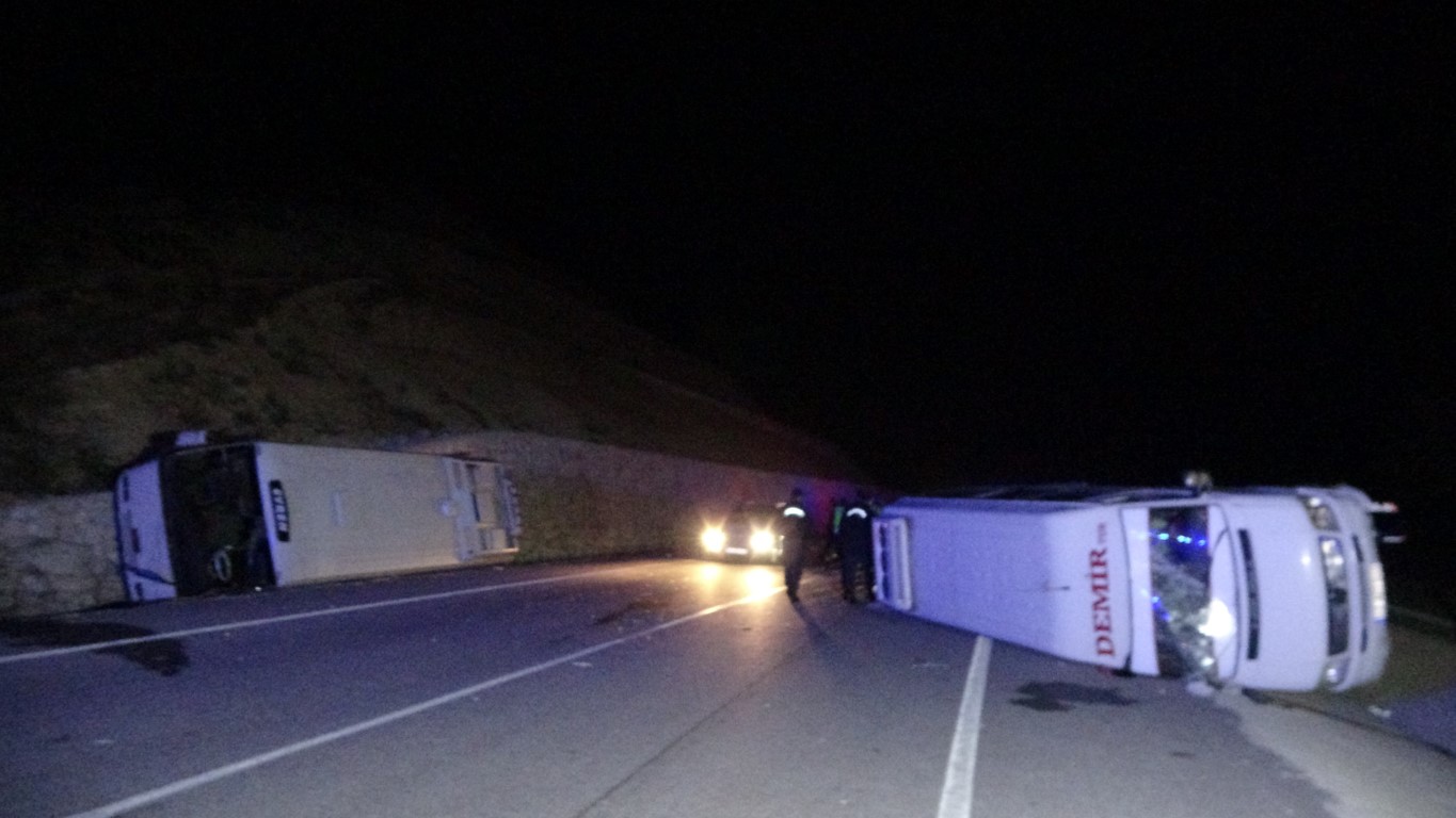Uşak’ta iki işçi servisi çarpıştı: 28 yaralı