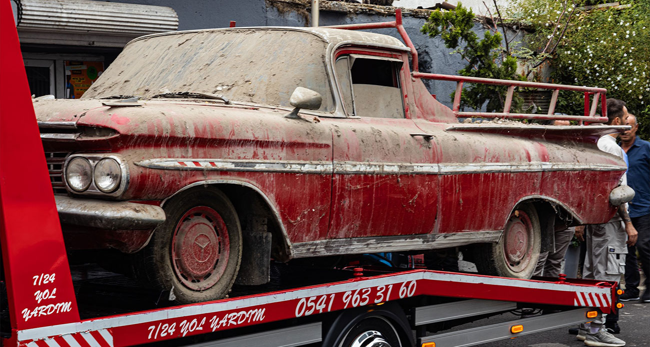 15 yıldır garajdaydı, 1959 model klasik araca yıllar sonra ilk marş