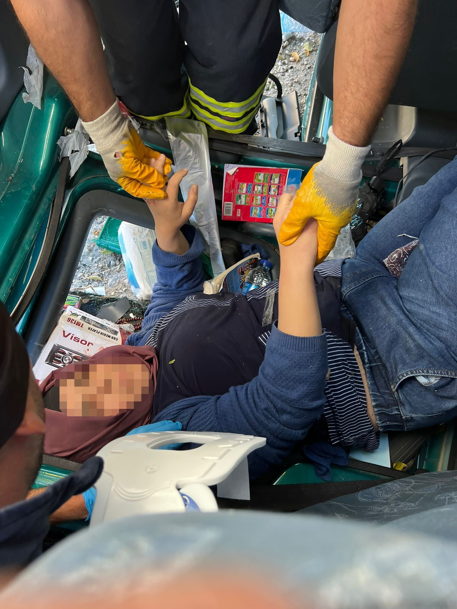 Burdur’da kontrolden çıkan otomobil evin bahçesine uçtu: 1 yaralı