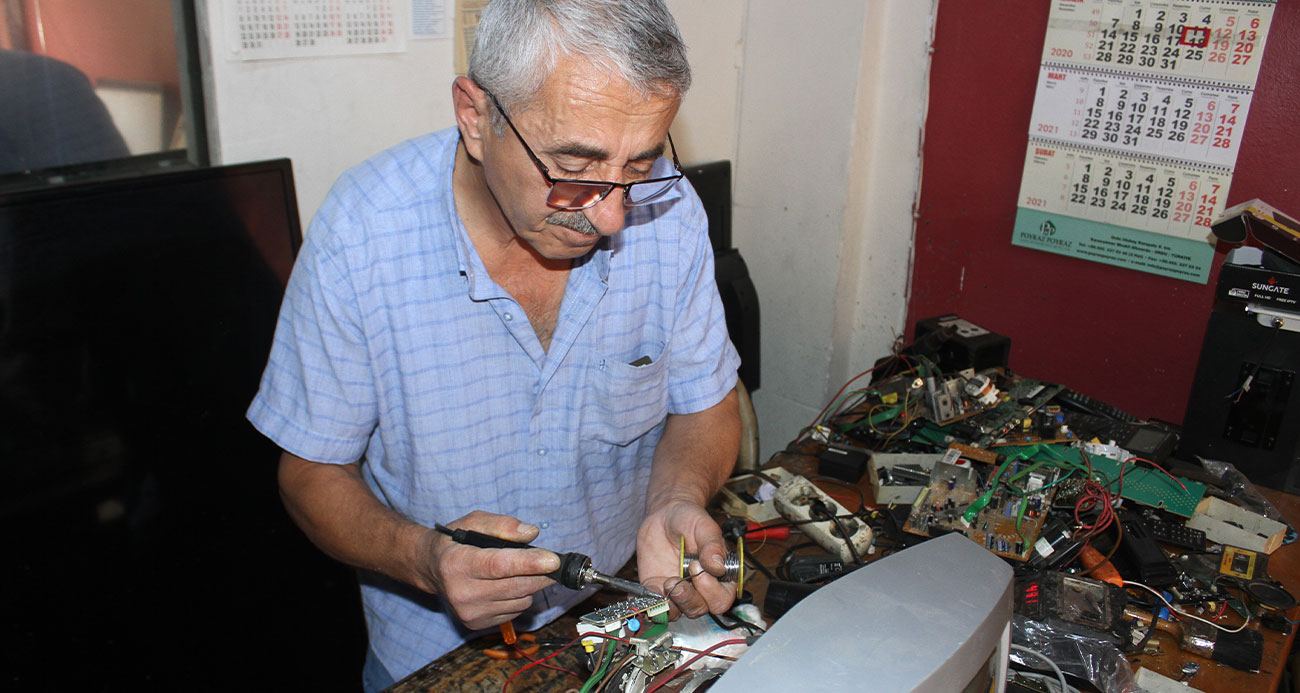 40 yıllık televizyon tamircisi: “Artık bozulan televizyonlar tamire değil, çöpe gidiyor”