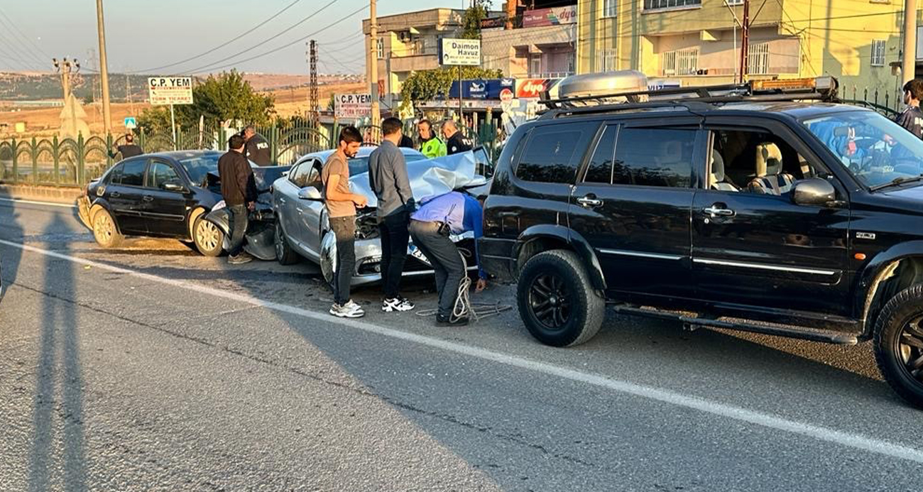 Diyarbakır’da 6 aracın karıştığı zincirleme kazada 3 kişi yaralandı
