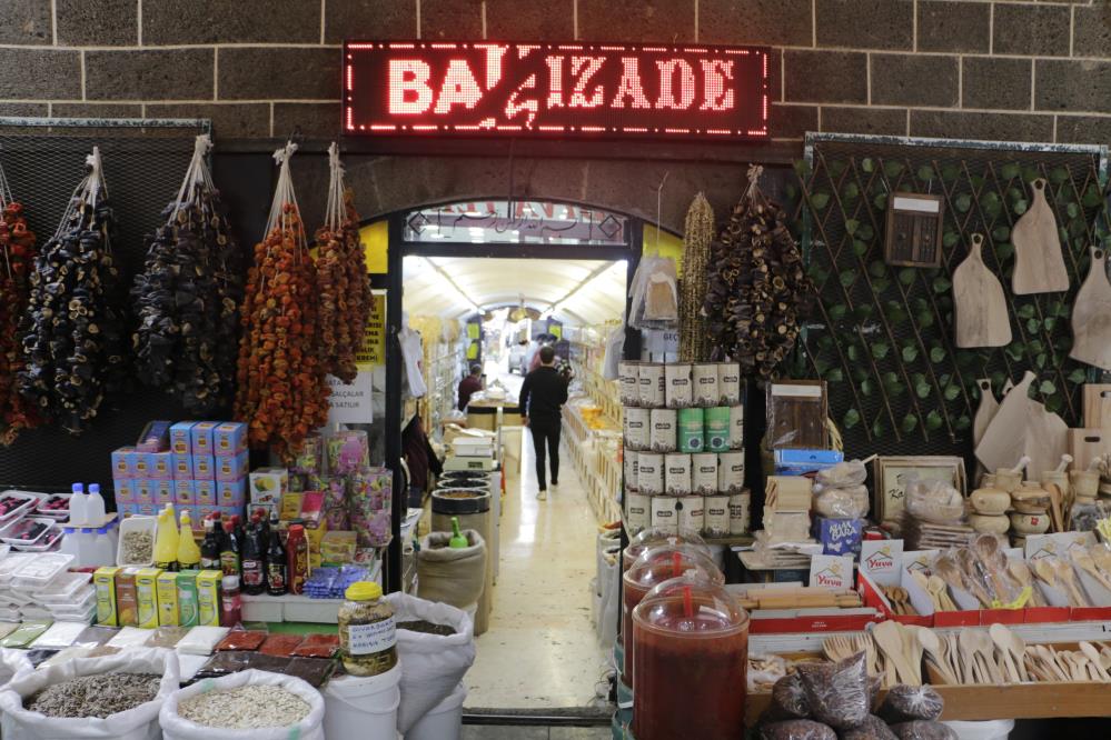 Diyarbakır’da tarihi geçitte 100 yıldır baharatçılık yapılıyor