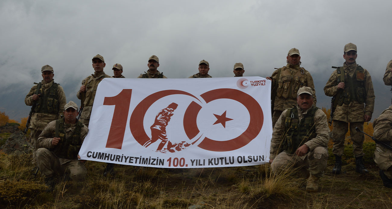 Güvenlik korucuları Cumhuriyet’in 100. yılını Nemrut Kalderası’nda kutladı