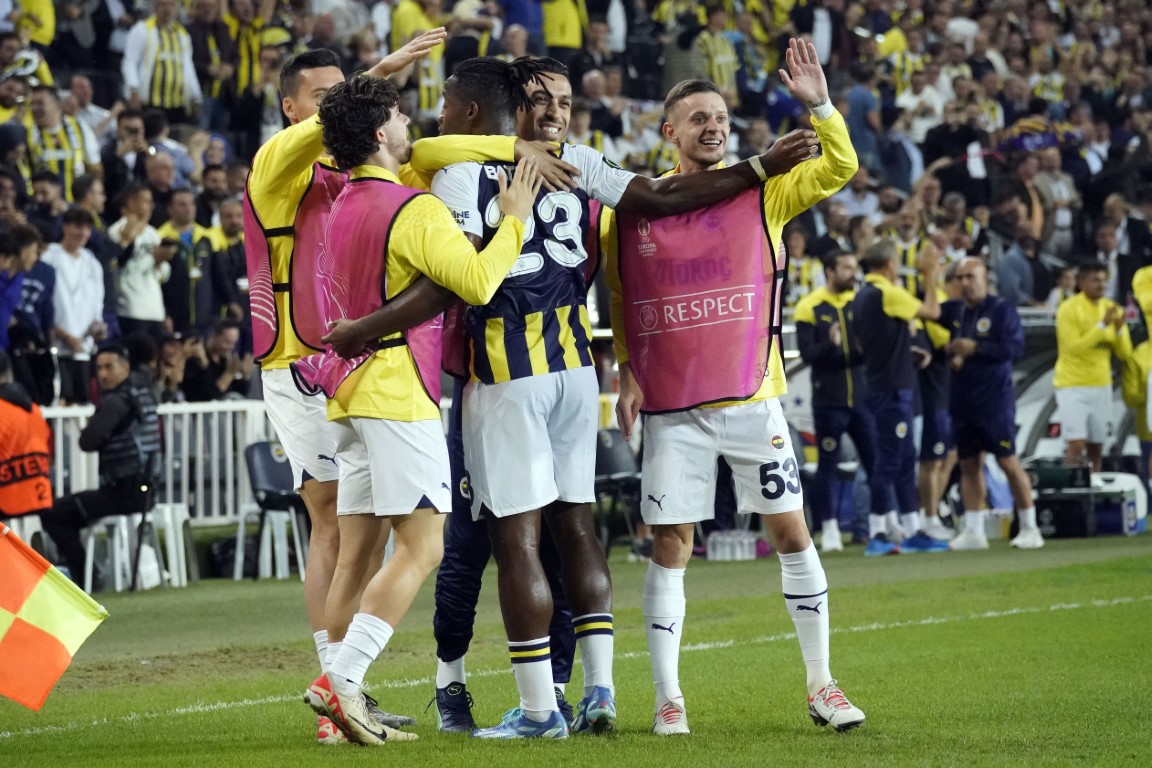 Fenerbahçe zirveyi bırakmadı!