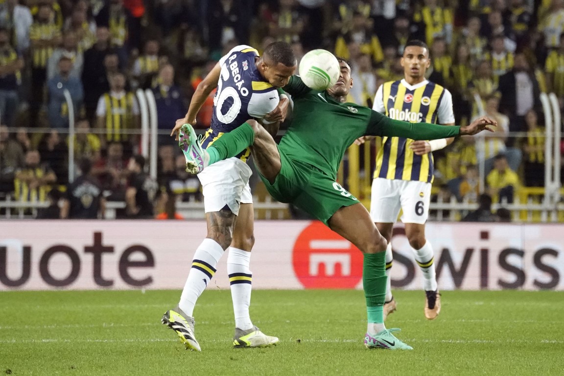 Fenerbahçe zirveyi bırakmadı!