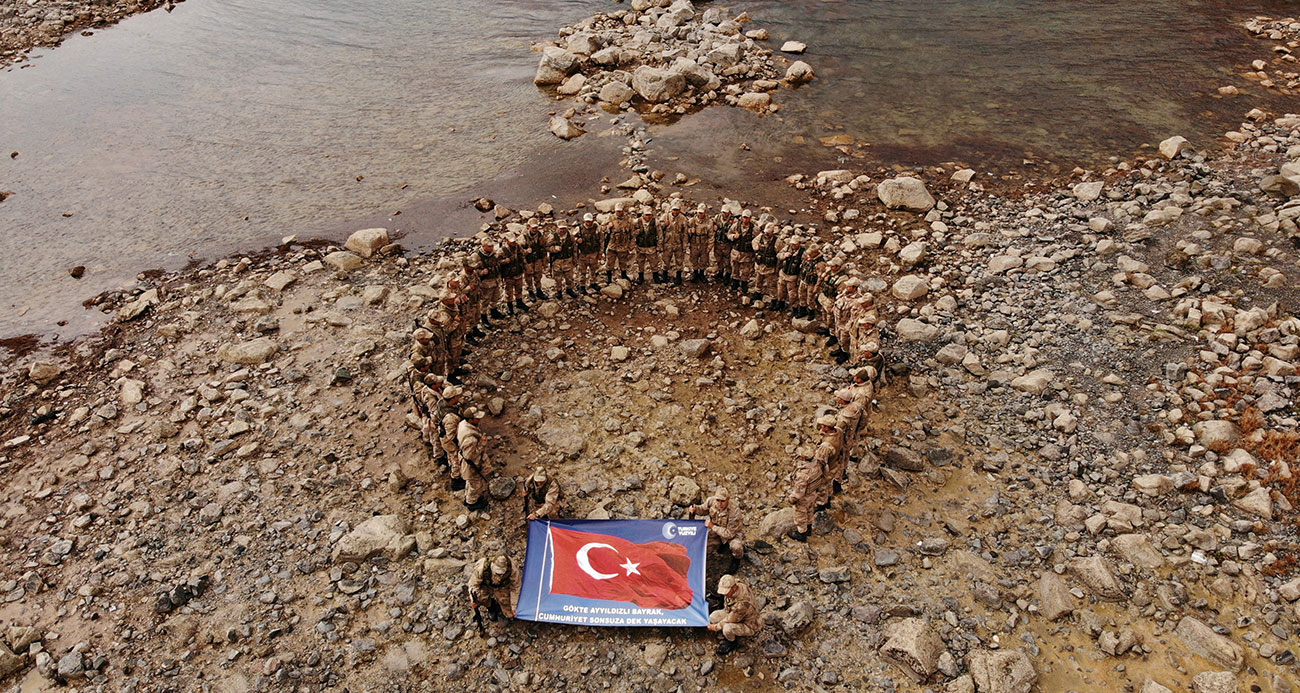 Güvenlik korucuları Cumhuriyet’in 100. yılını Nemrut Kalderası’nda kutladı