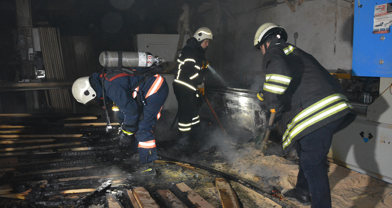 Mobilya imalathanesinde korkutan yangın