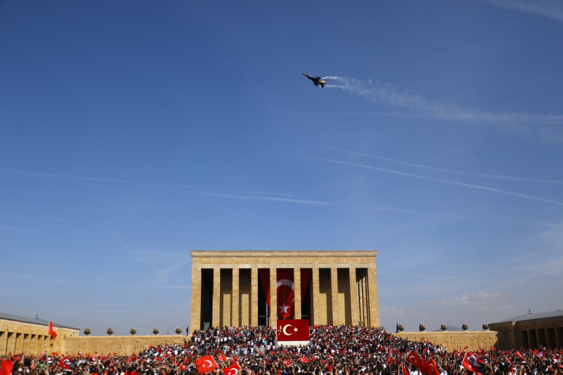 Cumhuriyetin 100. yılında SOLOTÜRK’ten Anıtkabir üzerinde gösteri uçuşu