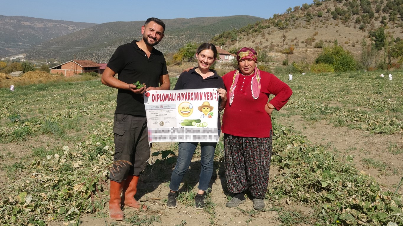 Atanamadığı için çok mutlu, turşu fabrikası kuracak