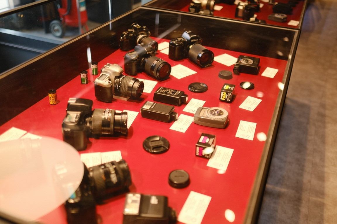Küçük yaştan itibaren biriktirmeye başladığı yüzlerce fotoğraf makinesiyle müze kurdu