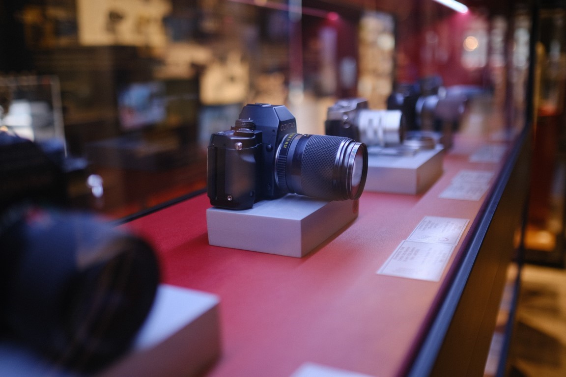 Küçük yaştan itibaren biriktirmeye başladığı yüzlerce fotoğraf makinesiyle müze kurdu