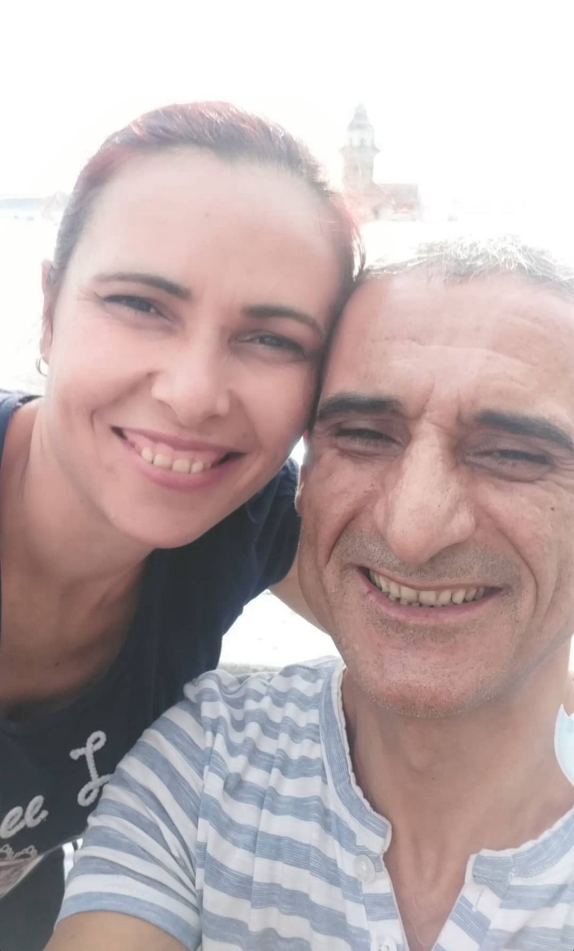 Beyoğlu’nda dehşet: Önce eşini sonra kendini vurdu
