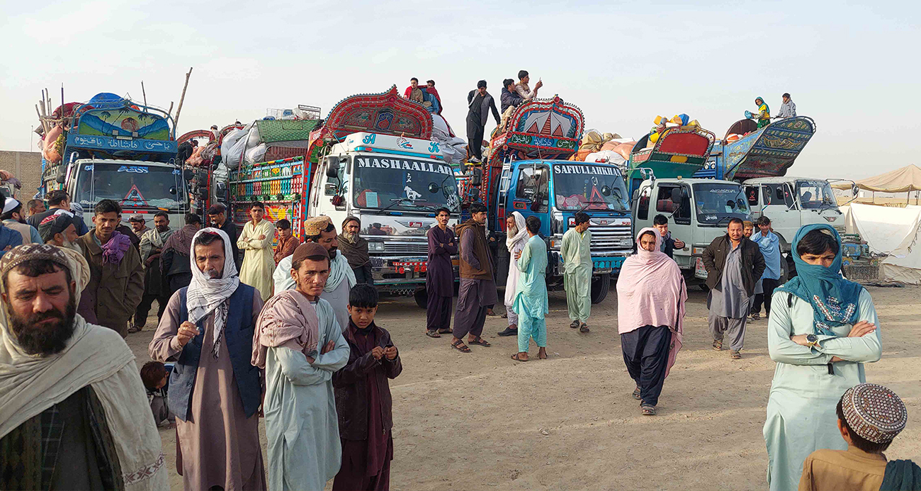 Pakistan’daki binlerce Afgan mülteci ülkesine dönüyor
