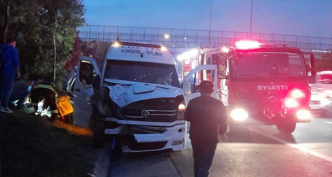 Kocaeli’de işçi servisi ile otomobil çarpıştı: 14 yaralı