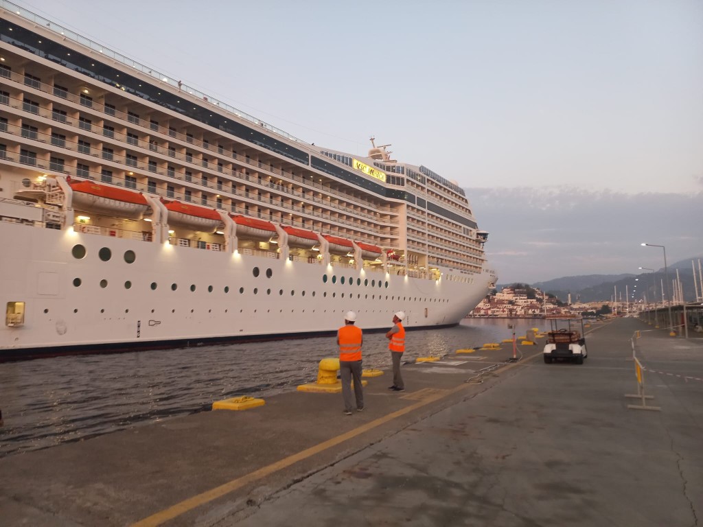 Dev yolcu gemisi bin 497 yolcusu ile Marmaris’e geldi