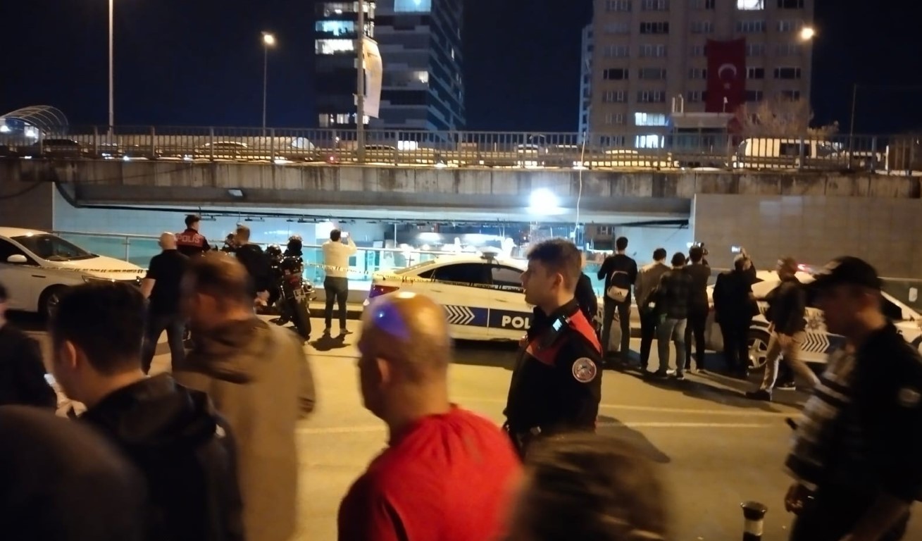 Mecidiyeköy’de şüpheli paket alarmı: Panik anları kamerada