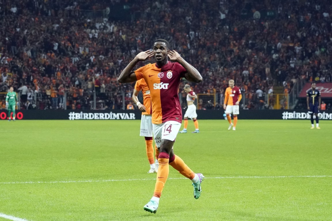 Aslan yeniden zirvede! Galatasaray, Kasımpaşa'yı Zaha'nın golleriyle yendi