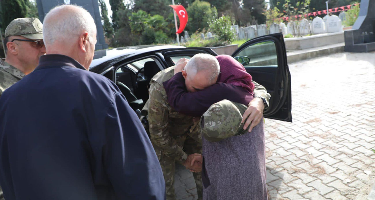 Komutan, şehit annesini duygulandırdı: “Karşımda şehit oğlum var zannettim”