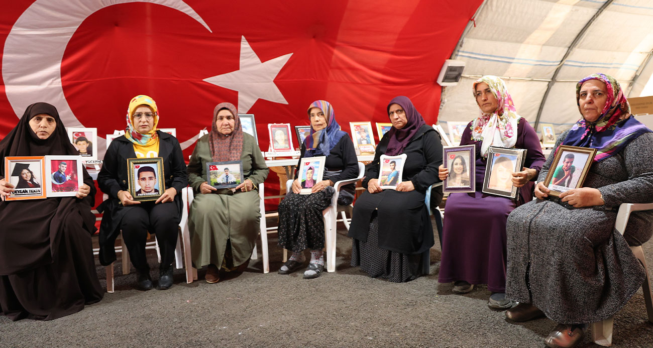 Evlat nöbetindeki annelerden çocuklarına ’teslim ol’ çağrısı
