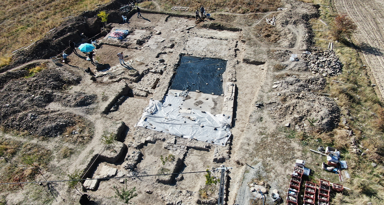 Tarlada 84 metrekarelik alanda keşif: Önce Roma dönemine ait mozaik, ardından duvarlar ortaya çıktı