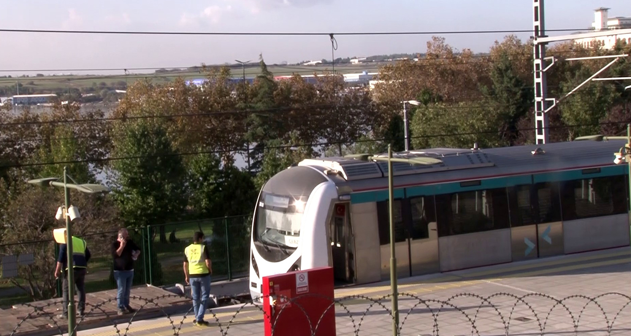 Gebze-Halkalı arasında sefer yapan Marmaray’a ait tren arıza yaptı