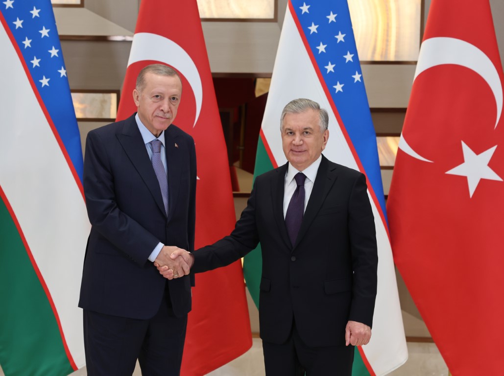 Cumhurbaşkanı Erdoğan, Özbekistanlı mevkidaşı Mirziyoyev ile görüştü