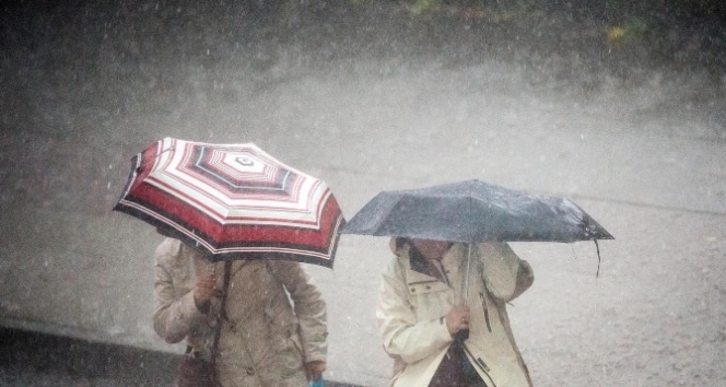 İstanbul Valiliği’nden uyarı: “İstanbul’da yerel kuvvetli gök gürültülü sağanak yağışlara dikkat”