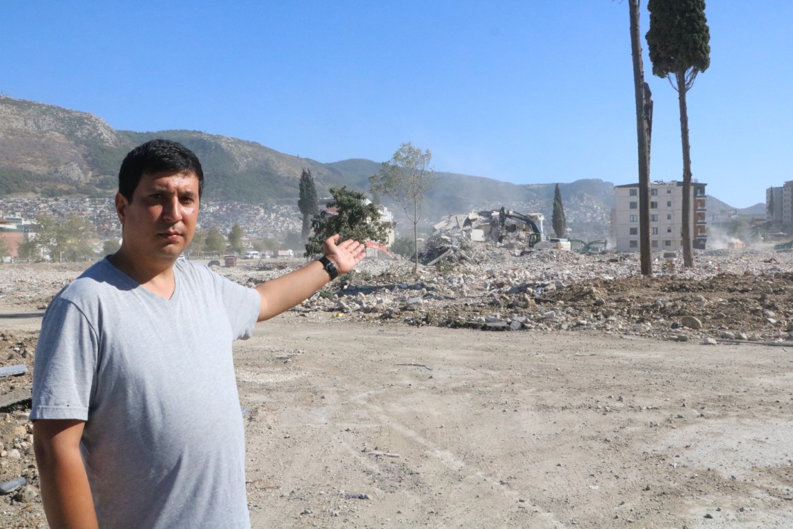 Depremzedeler 9 aydır haber alamadıkları yakınlarını umutla bekliyor