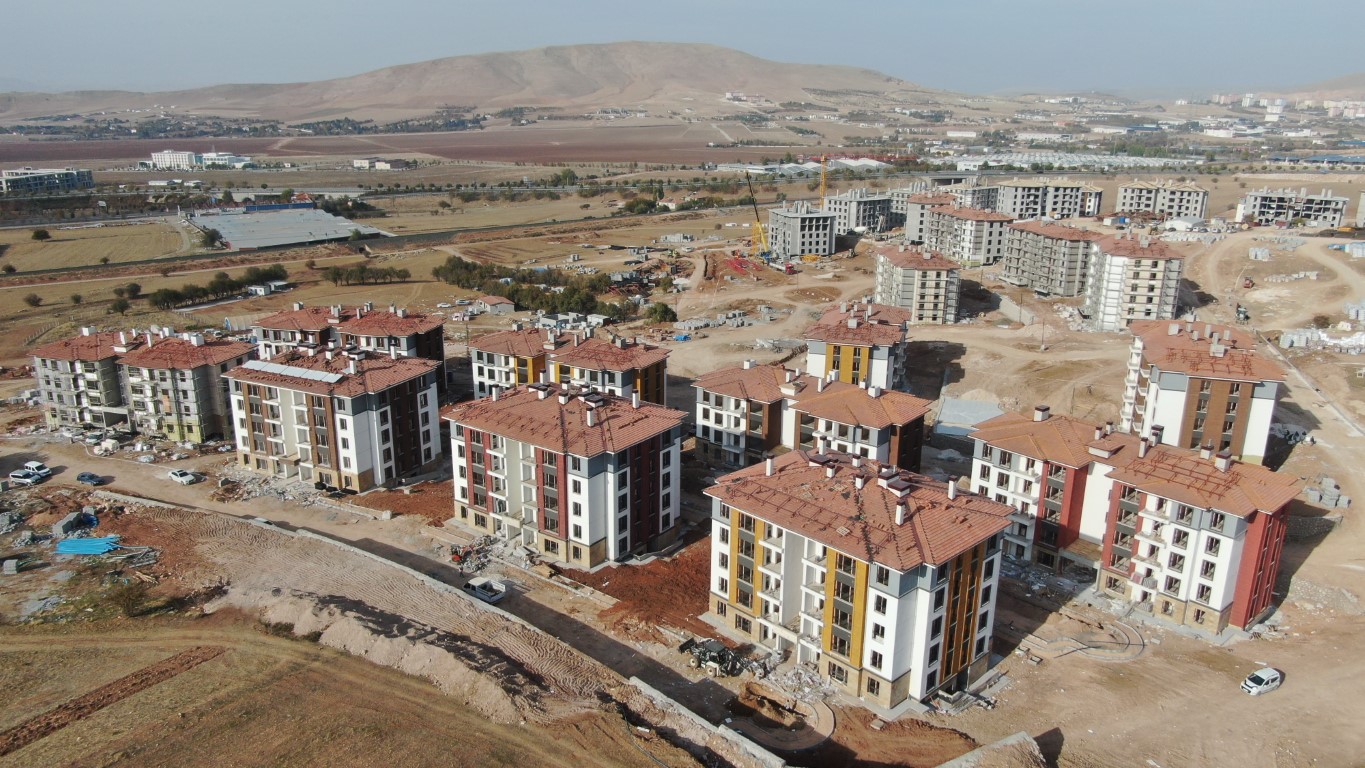 Temelini Cumhurbaşkanı Erdoğan’ın attığı deprem konutlarının yüzde 75’i tamamlandı
