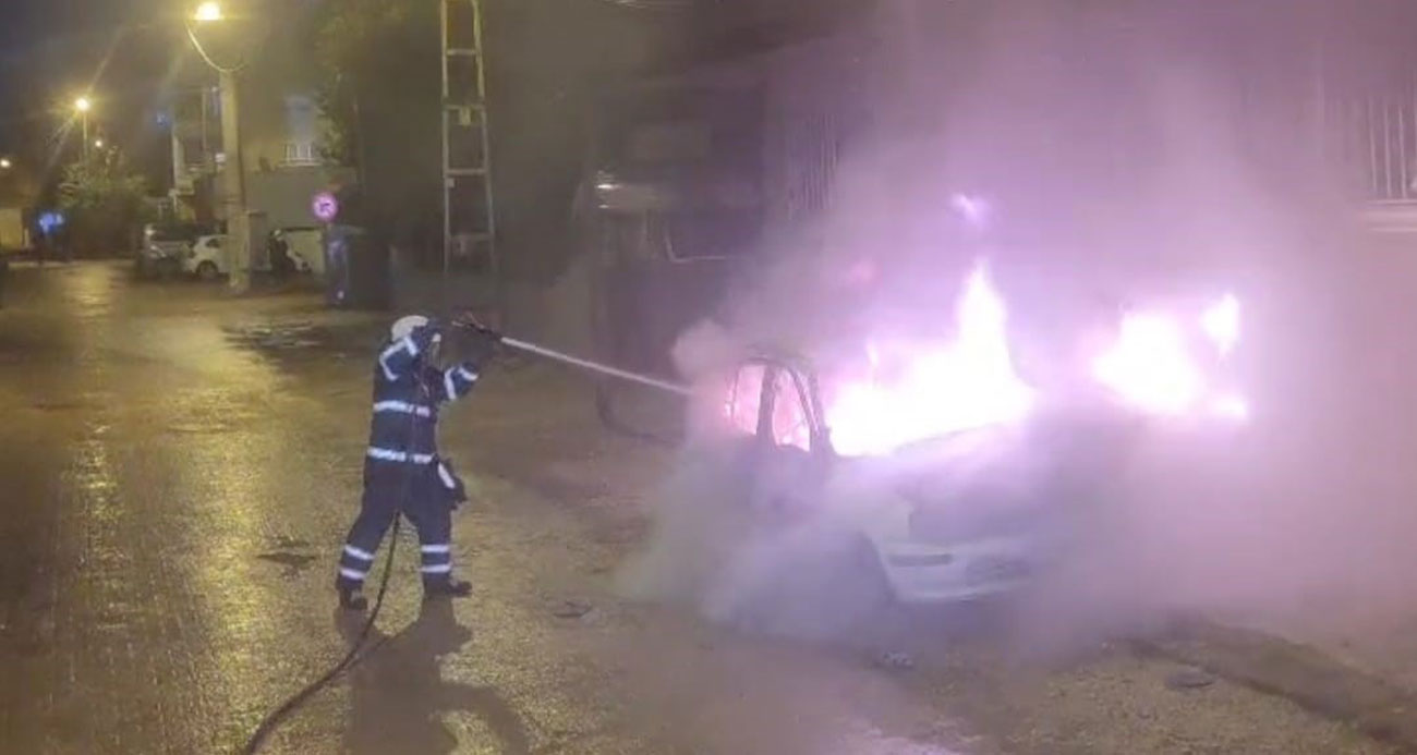 Batman’da seyir halindeki otomobil alev alev yandı