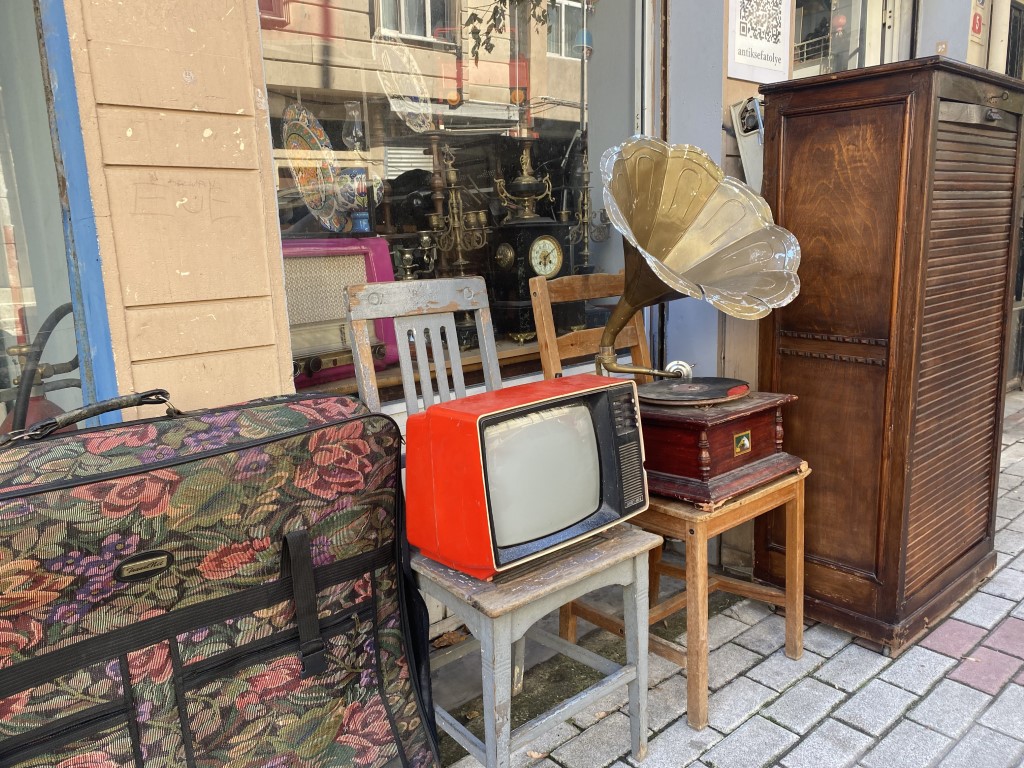 Bakırköy’de unutulmaya yüz tutmuş antikaları yaşatıyor