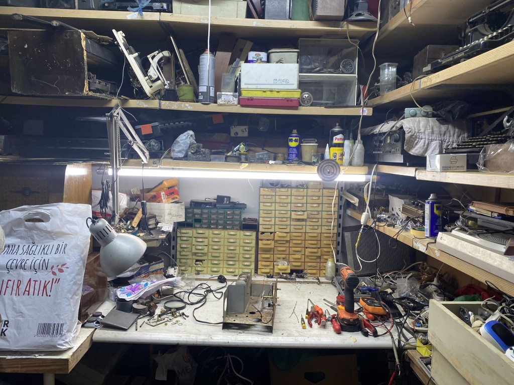 Bakırköy’de unutulmaya yüz tutmuş antikaları yaşatıyor