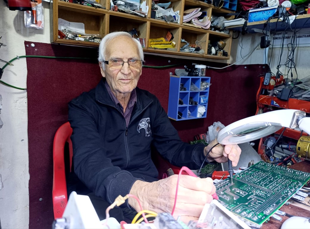 ‘Vizontele’ filmini izlerken hayatı gözlerinin önünden geçiyor