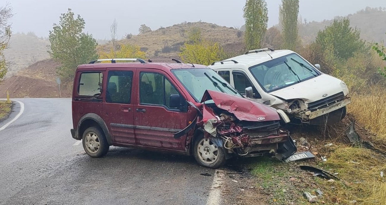 Adıyaman’da iki hafif ticari araç çarpıştı: 9 yaralı