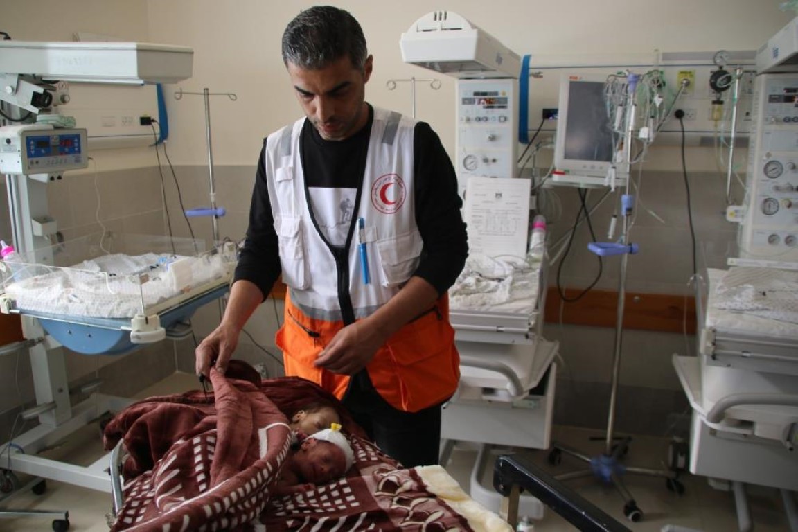 Şifa Hastanesi'nden tahliye edilen 28 prematüre bebek Mısır’a götürüldü