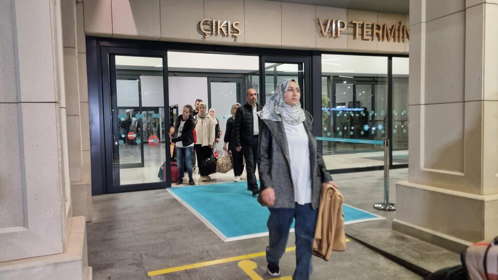 Gazze’den tahliye edilen 87 kişi İstanbul’a getirildi