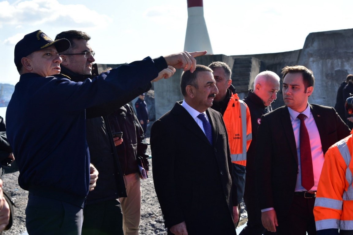 Kayıp gemi mürettebatının arama çalışmaları sürüyor