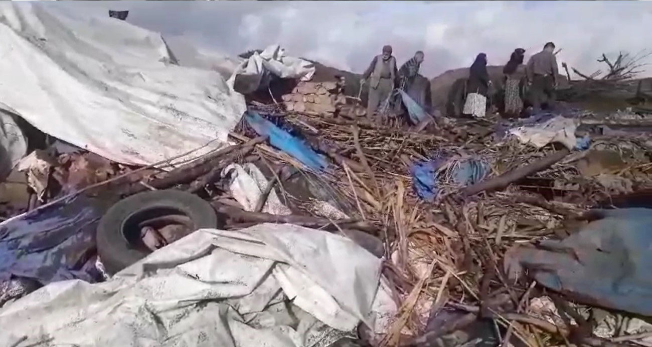 Sağanak yağışta ağıl çöktü, koyunlar telef oldu