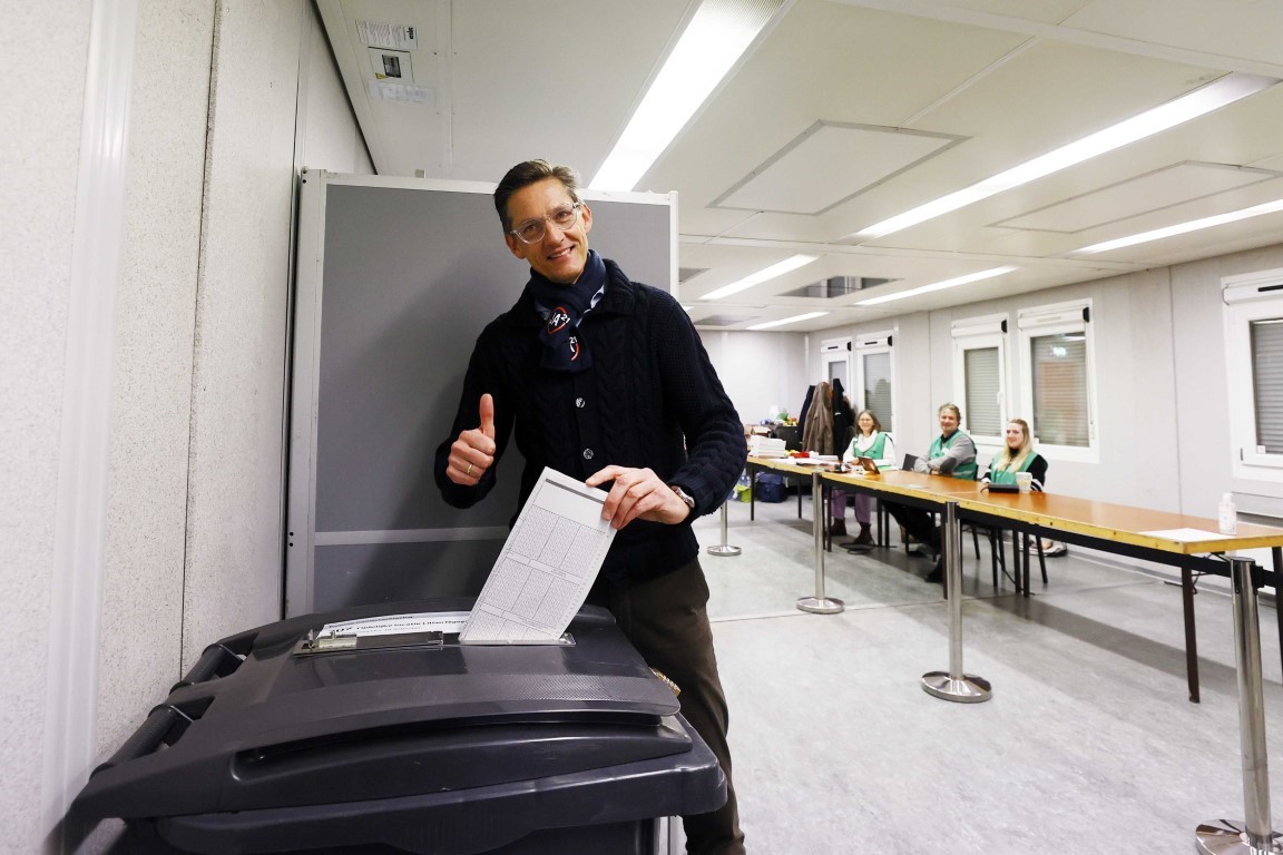 Hollanda’da halk genel seçimler için sandık başında